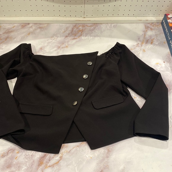 Misguided off shoulder top. SZ 8 silver button accents. Quarter length sleeves - Picture 1 of 6